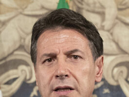 La matita che cambia il destino: Conte chiama il popolo a riscrivere il futuro