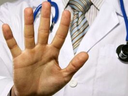 Chirurgo aggredito in ambulatorio da un paziente. Il Dg Perito: «Tolleranza zero. Pronti a costituirci parte civile»